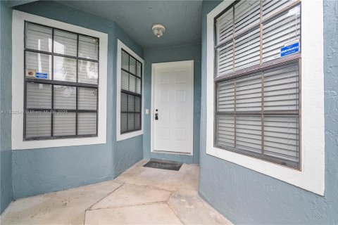 Villa ou maison à louer à Tamarac, Floride: 2 chambres, 109.16 m2 № 1825540 - photo 6