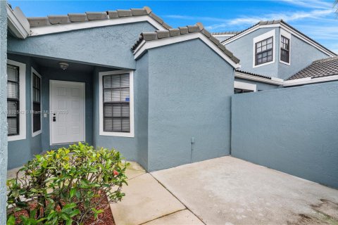 Villa ou maison à louer à Tamarac, Floride: 2 chambres, 109.16 m2 № 1825540 - photo 5