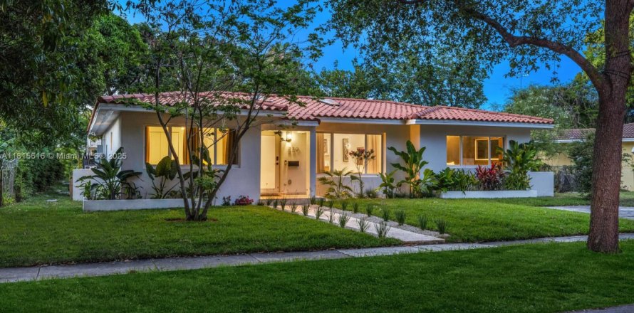 House in Miami Shores, Florida 3 bedrooms, 123.19 sq.m. № 1768336
