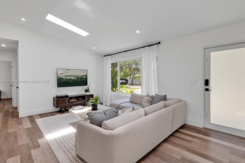 House in Miami Shores, Florida 3 bedrooms, 123.19 sq.m. № 1768336 - photo 13