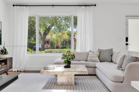 House in Miami Shores, Florida 3 bedrooms, 123.19 sq.m. № 1768336 - photo 20