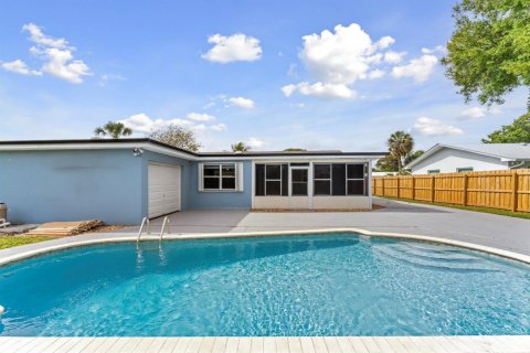 House in Palm Beach Gardens, Florida 3 bedrooms, 185.8 sq.m. № 1055083 - photo 1