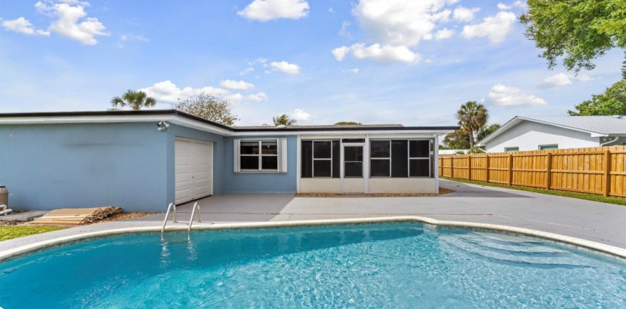 House in Palm Beach Gardens, Florida 3 bedrooms, 185.8 sq.m. № 1055083