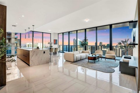 Condo in Miami, Florida, 4 bedrooms № 2180331