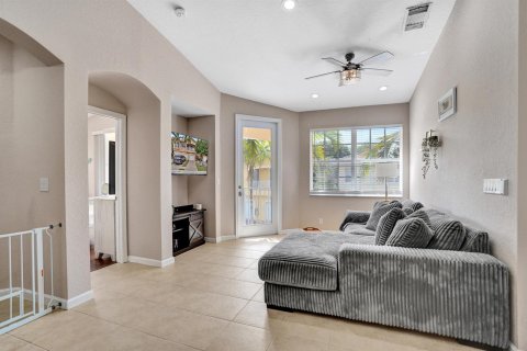 Townhouse in Riviera Beach, Florida 2 bedrooms, 94.95 sq.m. № 2173450 - photo 8