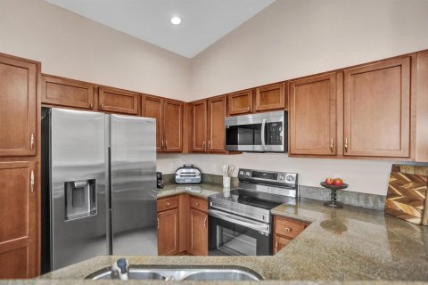 Townhouse in Riviera Beach, Florida 2 bedrooms, 94.95 sq.m. № 2173450 - photo 3