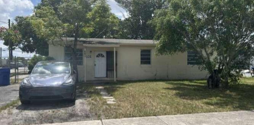 House in Fort Lauderdale, Florida 6 bedrooms, 148.18 sq.m. № 2184768