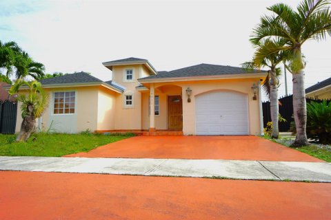 Villa ou maison à Miami, Floride 4 chambres, 178.84 m2 № 2326341