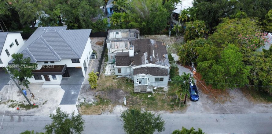Land in Miami, Florida № 1861125