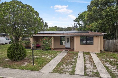 House in Deltona, Florida 4 bedrooms, 136.57 sq.m. № 1773060 - photo 1