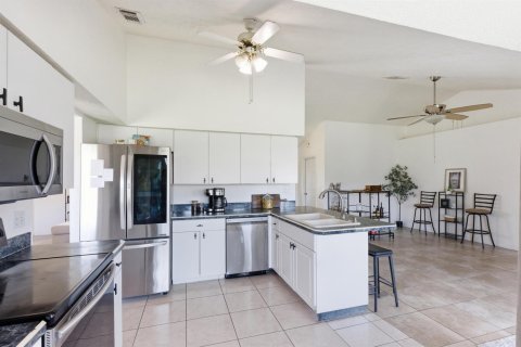 Casa en venta en Port St. Lucie, Florida, 3 dormitorios, 139.45 m2 № 2180310 - foto 15
