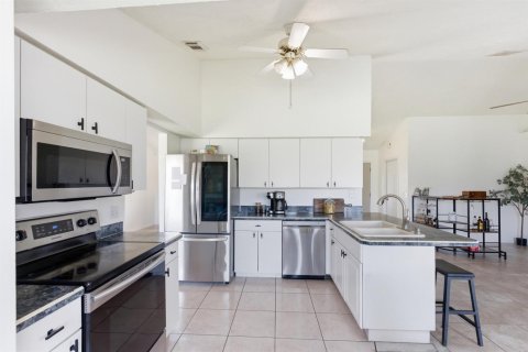 Casa en venta en Port St. Lucie, Florida, 3 dormitorios, 139.45 m2 № 2180310 - foto 14
