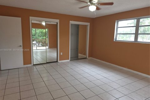 Touwnhouse à louer à Miami, Floride: 3 chambres, 310.11 m2 № 2178969 - photo 3