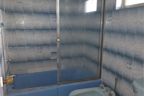 Touwnhouse à louer à Miami, Floride: 3 chambres, 310.11 m2 № 2178969 - photo 7