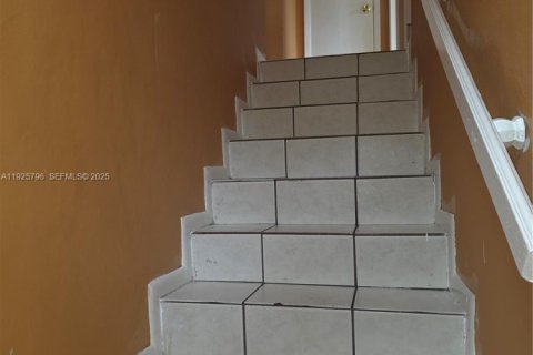 Touwnhouse à louer à Miami, Floride: 3 chambres, 310.11 m2 № 2178969 - photo 12