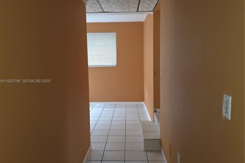 Touwnhouse à louer à Miami, Floride: 3 chambres, 310.11 m2 № 2178969 - photo 9