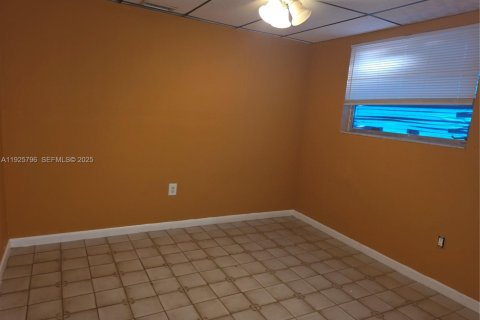 Touwnhouse à louer à Miami, Floride: 3 chambres, 310.11 m2 № 2178969 - photo 6