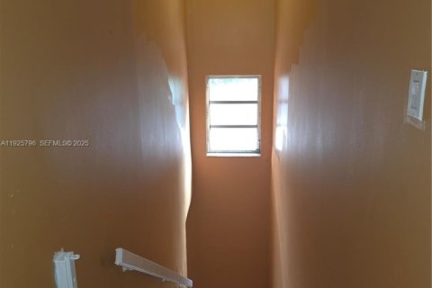 Touwnhouse à louer à Miami, Floride: 3 chambres, 310.11 m2 № 2178969 - photo 13