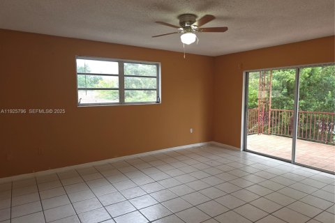 Touwnhouse à louer à Miami, Floride: 3 chambres, 310.11 m2 № 2178969 - photo 4