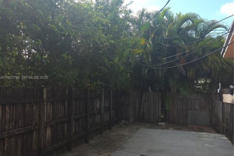Touwnhouse à louer à Miami, Floride: 3 chambres, 310.11 m2 № 2178969 - photo 14