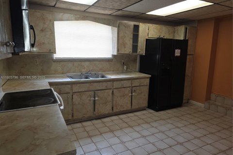 Touwnhouse à louer à Miami, Floride: 3 chambres, 310.11 m2 № 2178969 - photo 10