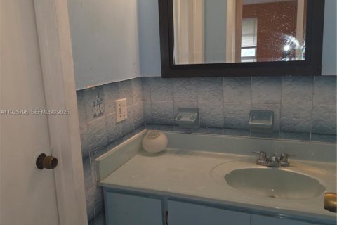 Touwnhouse à louer à Miami, Floride: 3 chambres, 310.11 m2 № 2178969 - photo 8