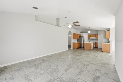 Villa ou maison à vendre à Kissimmee, Floride: 4 chambres, 193.98 m2 № 2094798 - photo 12