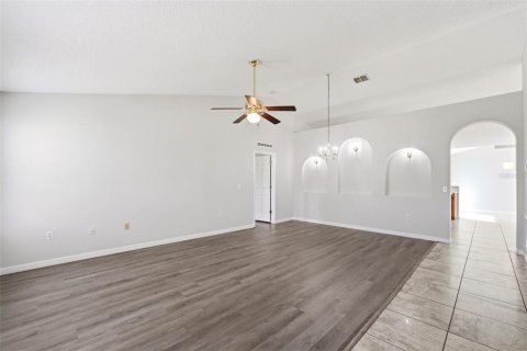 Villa ou maison à vendre à Kissimmee, Floride: 4 chambres, 193.98 m2 № 2094798 - photo 21