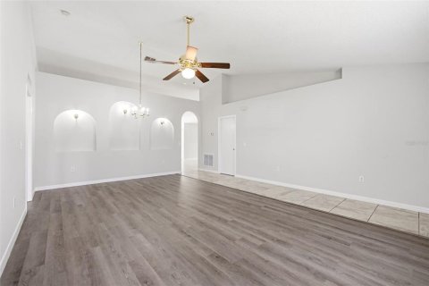 Villa ou maison à vendre à Kissimmee, Floride: 4 chambres, 193.98 m2 № 2094798 - photo 19
