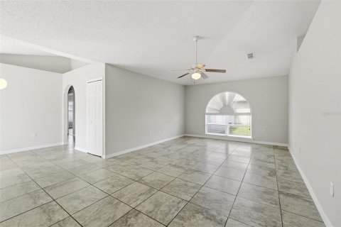 Villa ou maison à vendre à Kissimmee, Floride: 4 chambres, 193.98 m2 № 2094798 - photo 15