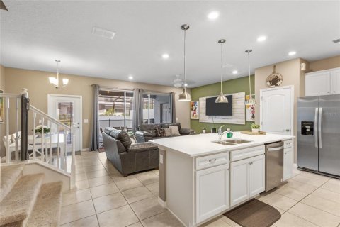 Adosado en venta en Davenport, Florida, 5 dormitorios, 211.91 m2 № 2101721 - foto 2