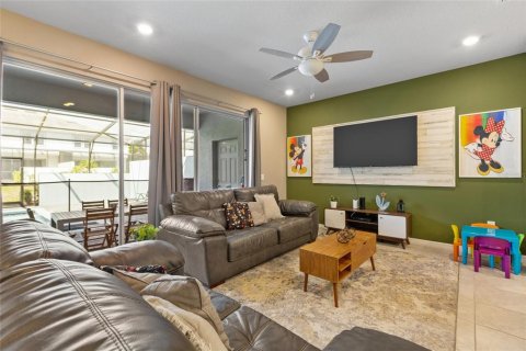 Adosado en venta en Davenport, Florida, 5 dormitorios, 211.91 m2 № 2101721 - foto 9
