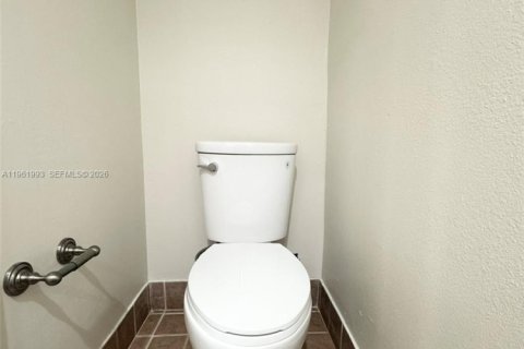 Condo in Miami, Florida, 2 bedrooms  № 2025191 - photo 6