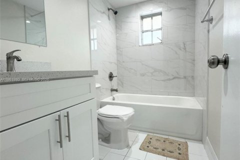 Condo in Miami, Florida, 2 bedrooms  № 2025191 - photo 14