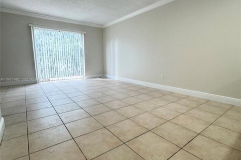 Condo in Miami, Florida, 2 bedrooms  № 2025191 - photo 7