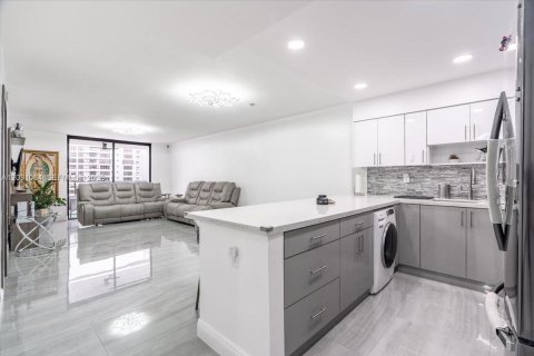Copropriété à vendre à Hallandale Beach, Floride: 1 chambre, 76.92 m2 № 2258043 - photo 4