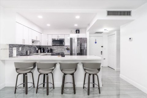 Copropriété à vendre à Hallandale Beach, Floride: 1 chambre, 76.92 m2 № 2258043 - photo 5