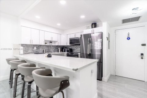 Copropriété à vendre à Hallandale Beach, Floride: 1 chambre, 76.92 m2 № 2258043 - photo 3