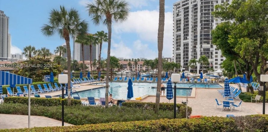 Condo à Hallandale Beach, Floride, 1 chambre  № 2258043