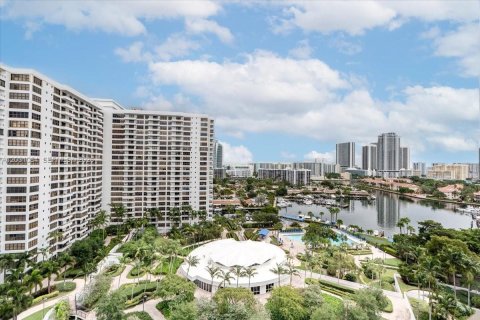 Copropriété à vendre à Hallandale Beach, Floride: 1 chambre, 76.92 m2 № 2258043 - photo 2