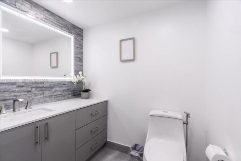 Copropriété à vendre à Hallandale Beach, Floride: 1 chambre, 76.92 m2 № 2258043 - photo 9