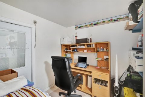 Commercial property in North Miami, Florida 180.51 sq.m. № 1728764 - photo 24