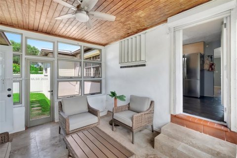 Commercial property in North Miami, Florida 180.51 sq.m. № 1728764 - photo 26