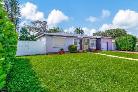 Commercial property in North Miami, Florida 180.51 sq.m. № 1728764 - photo 9
