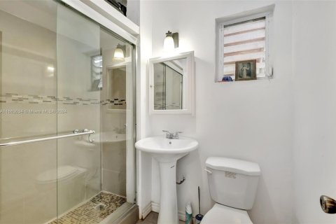 Commercial property in North Miami, Florida 180.51 sq.m. № 1728764 - photo 28