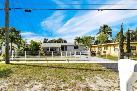 House in West Park, Florida 4 bedrooms, 179.49 sq.m. № 1811154 - photo 4