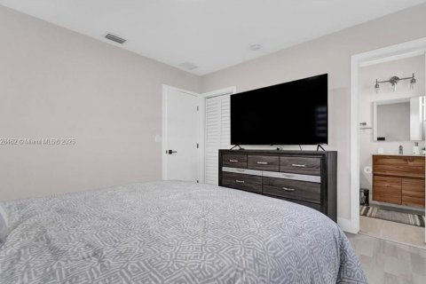 House in West Park, Florida 4 bedrooms, 179.49 sq.m. № 1811154 - photo 18
