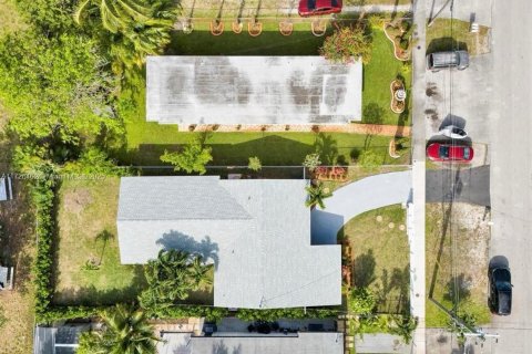 House in West Park, Florida 4 bedrooms, 179.49 sq.m. № 1811154 - photo 30