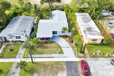 House in West Park, Florida 4 bedrooms, 179.49 sq.m. № 1811154 - photo 6