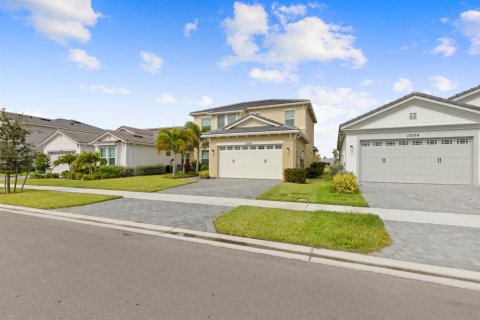 House in Westlake, Florida 4 bedrooms, 230.86 sq.m. № 2087089 - photo 3